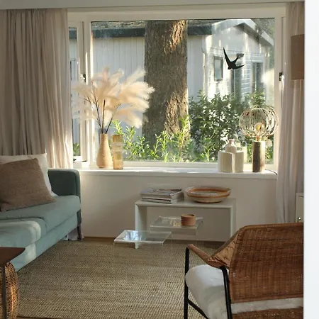 Chalet Sfeervol In Bosrijke Omgeving