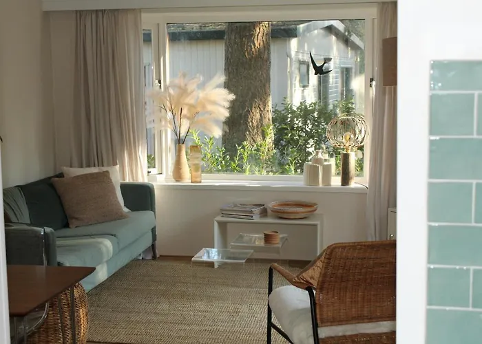 Chalet Sfeervol In Bosrijke Omgeving